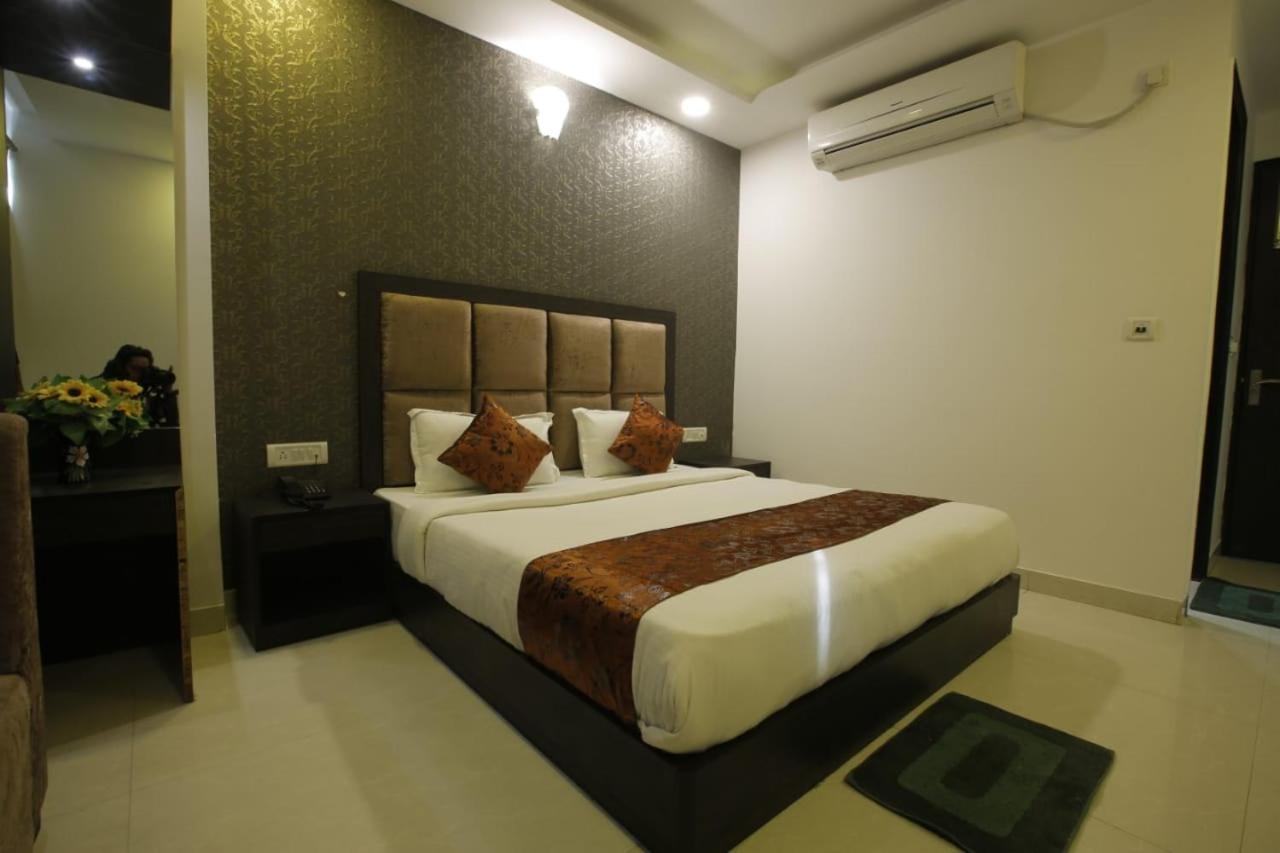 Hotel Aashiyana Inn New Delhi Eksteriør billede