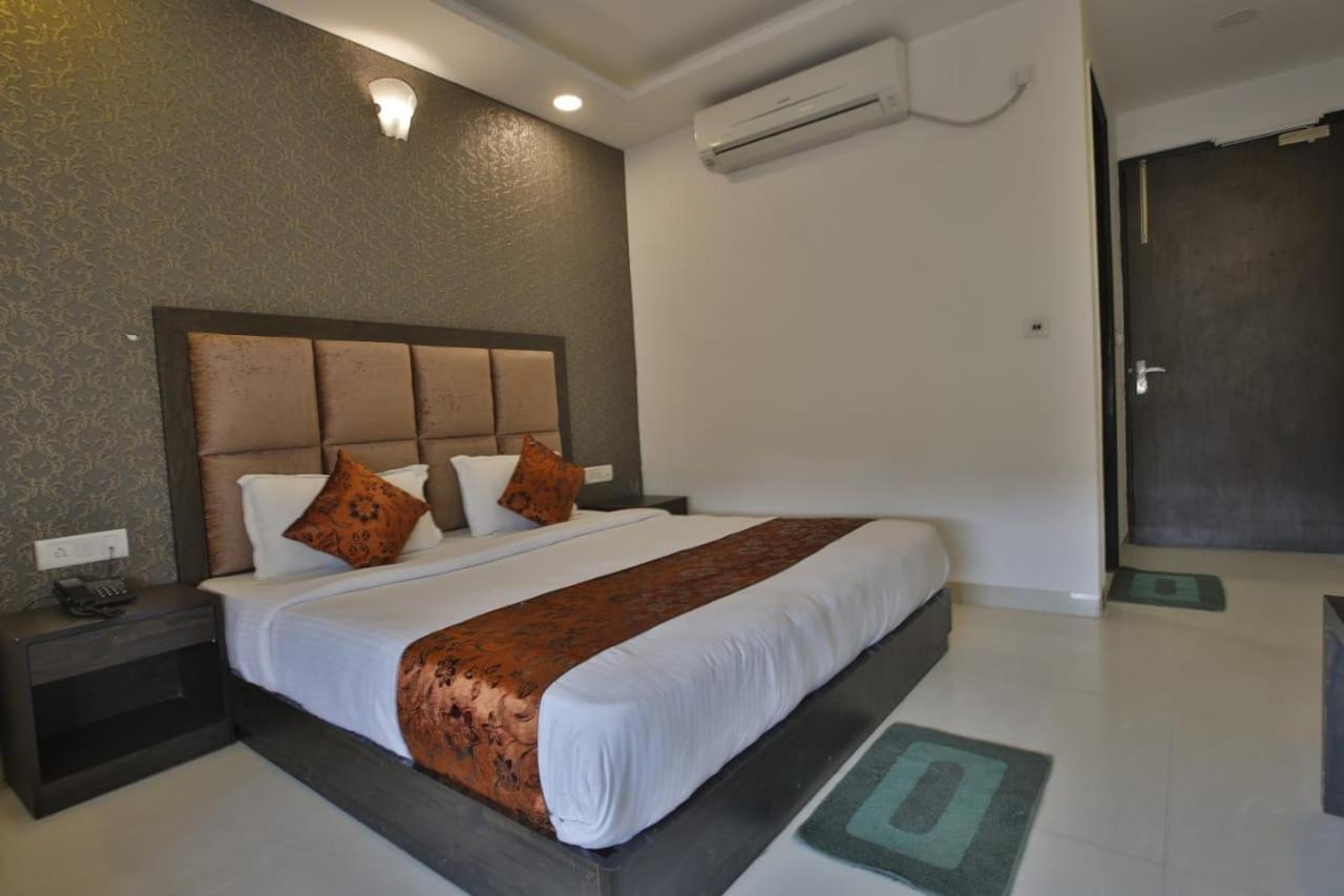 Hotel Aashiyana Inn New Delhi Eksteriør billede