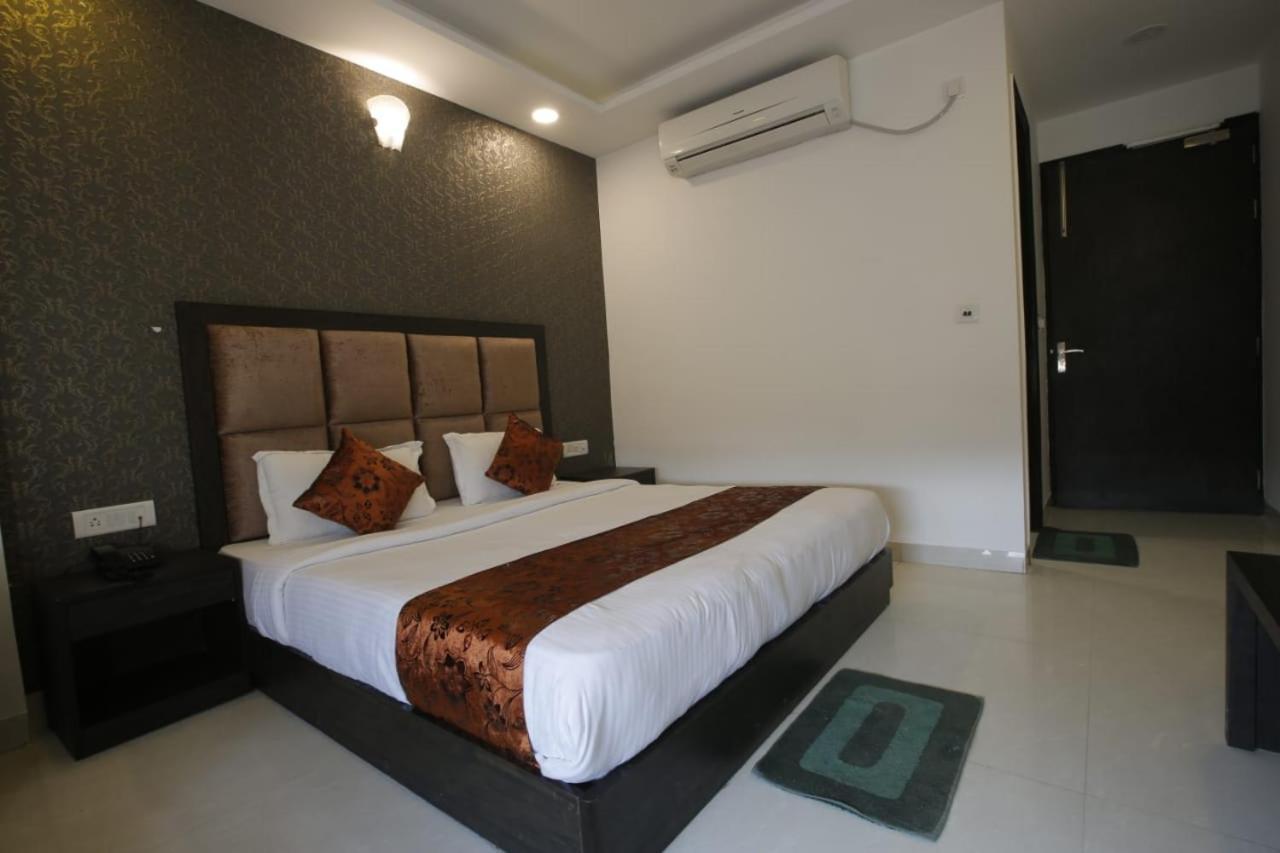 Hotel Aashiyana Inn New Delhi Eksteriør billede
