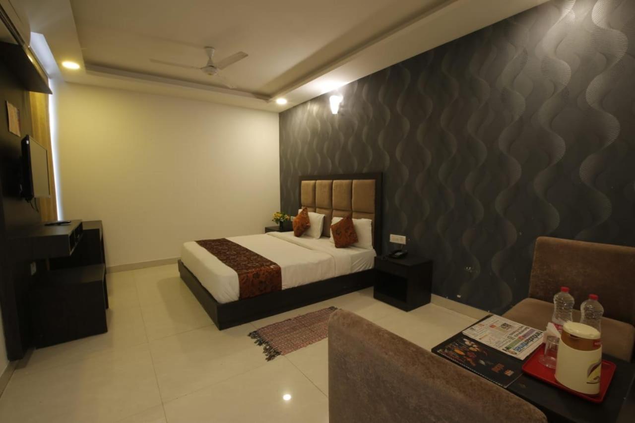Hotel Aashiyana Inn New Delhi Eksteriør billede